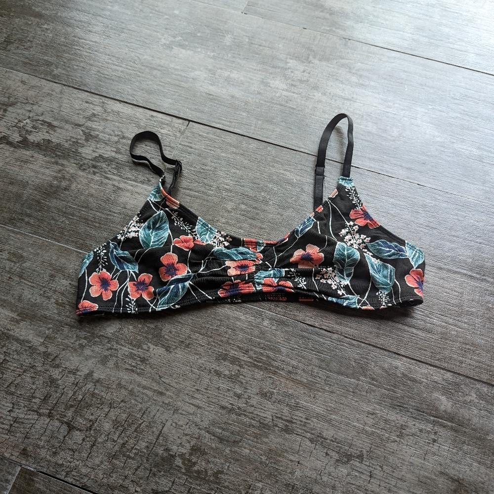 *NWOT UO OUT FROM UNDER Floral Bralette Adjustable Straps
